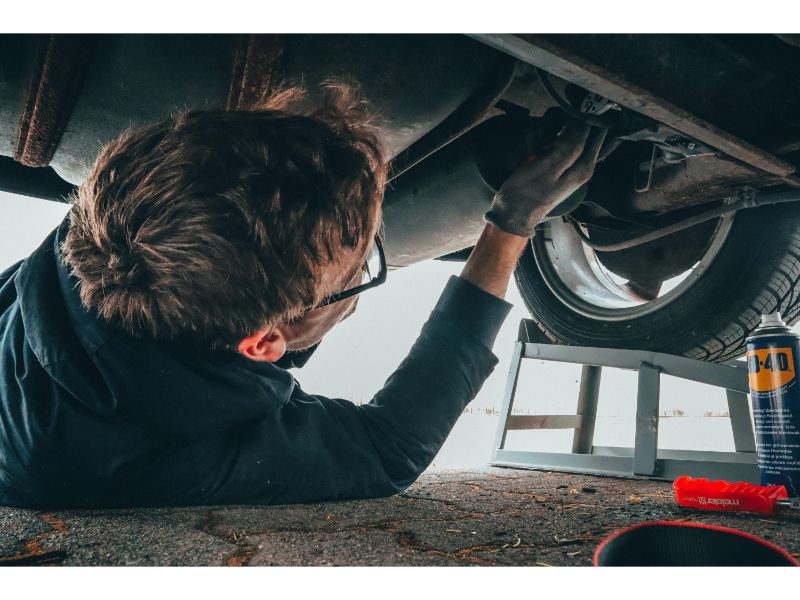 online payday loan man repairing car