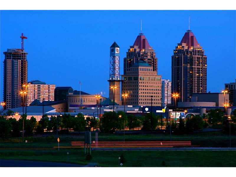 mississauga payday loans city skyline at night